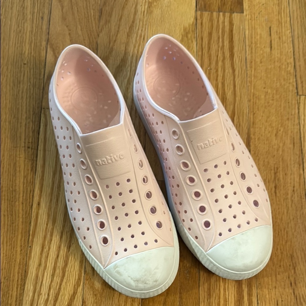 Native sz 7 Pink and White Perforated‎ Sneakers water shoes great pre owned cond